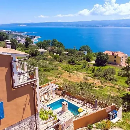 Vila Two Diana With Pool, Sauna, Playground Jesenice (Split-Dalmatia)