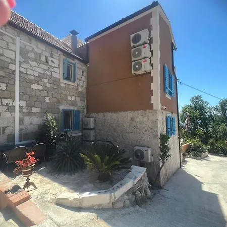 Two Diana With Pool, Sauna, Playground فيلة جيسينتسي
